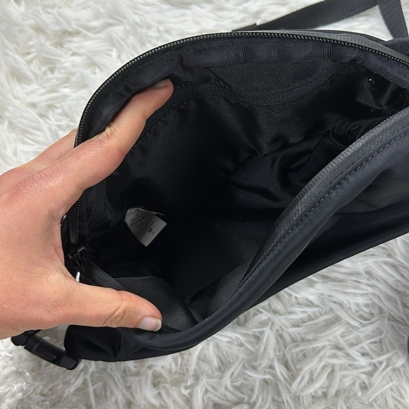 Lululemon All Hours Belt Bag Black - Picture 3 of 6